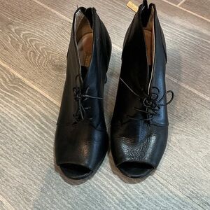 Louise Et Cie Vernonia Elegant Black Women's Peep-Toe Ankle Boots Sz 5M EU35